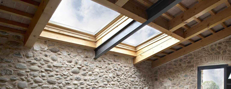 Pose de Velux dans le Val d'Oise (95) – Lumière naturelle et confort avec Les Couvreurs du Val d'Oise