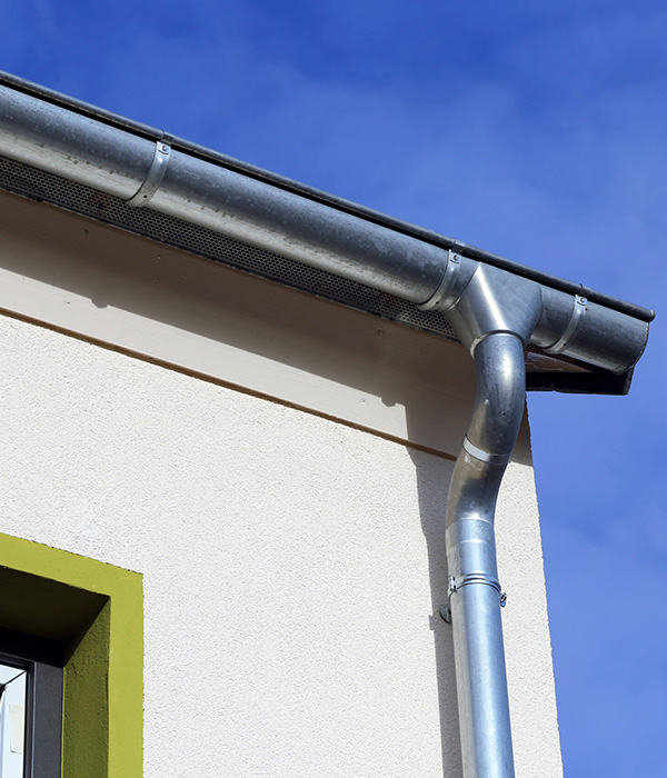 Installation et Réparation de Gouttières à Arnouville (95) : Protégez Votre Toiture Efficacement