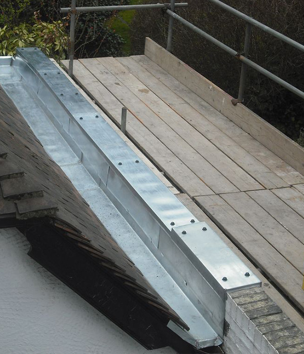 Expert en travaux de zinguerie : installation, réparation et entretien de gouttières dans le Val d'Oise (95)